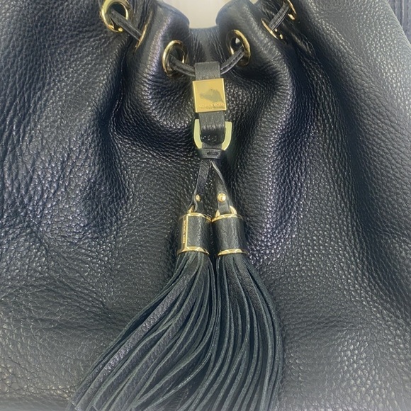 Michael Kors - Camden Black Pebbled Leather Shoulder Handbag With Snap Closure - Picture 16 of 16